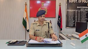 डिप्टी सीएम का ओएसडी बनकर एसपी को कॉल करने वाले दोनों पकड़ाए एसटीएफ की टीम कर रही पूछताछ,पैरवी करवाने वाला दरोगा निलंबित