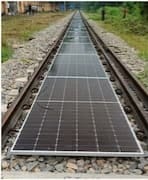 भारतीय रेलवे ने ट्रैक के बीच लगाए पहले सोलर पैनल, पर्यावरण को बचाने का अनोखा कदम