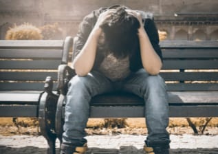 छन्न से जो टूटे कोई सपना: लाखों का कर्ज लेकर पढ़ाई, फिर भी नहीं मिली नौकरी