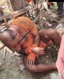 छात्रा के साथ छेड़खानी के आरोप में ग्रामीणों ने अधेड़ की पूरी रात की पिटाई फिर पुलिस को सौंपा, पुलिस ने पीड़िता का बयान लेकर एफआईआर दर्ज करने के बाद न्यायिक हिरासत में भेजा