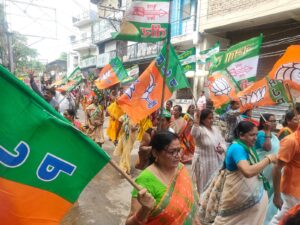 प्रधानमंत्री के स्वर्गीय माता जी पर अभद्र टिप्पणी को लेकर भाजपा का शांतिपूर्ण विरोध में आमलोग भी हुए शामिल…जनता ने कहा… राजनीत कीजिए लेकिन..