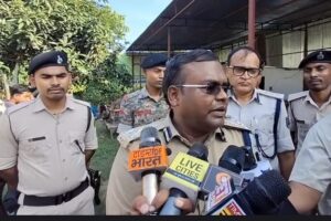 सीवान का कुख्यात रईस खान गिरफ्तार भारी मात्रा में AK-47 की गोलियां बरामद,पुलिस हत्या में लूटी गई रायफल भी मिली