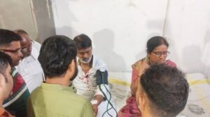 गणपति पूजा पंडाल में बवाल: मारपीट और फायरिंग से मची अफरा-तफरी, विधायक गायत्री देवी बाल-बाल बचीं