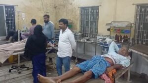 दलों को वोट देने को लेकर बहस में चली चाकू,पांच घायल प्रचार करने आए प्रत्याशी को देखकर दो पक्षों में कहासुनी के बाद हुई मारपीट