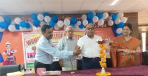 दीक्षारंभ कार्यक्रम में शिक्षा और नारी-सशक्तिकरण पर जोर, ई. सच्चिदानंद ने पुस्तक संग्रह भेंट किया