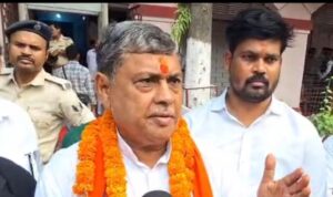 विजयरथ पर सवार हैट्रिक मारने उतरे विजय..नामांकन के बाद कहा…सबको विकास चाहिए क्योंकि विकास की कोई जाति या धर्म नहीं होती…पढ़ें पूरी खबर