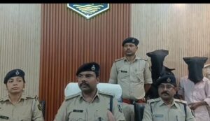 बेतिया में मिनी गन फैक्ट्री का उद्भेदन भारी मात्रा में हथियार बनाने व प्रयुक्त होने वाली सामग्री बरामद