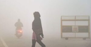 कड़ाके की ठंड का कहर: घने कोहरे और शीतलहर की चपेट में उत्तर भारत, बिहार में स्कूल बंद