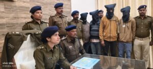 पिछले एक साल से पुलिस की आंखों में धूल झोंक रहा था दीपक और उसका गैंग…हर सप्ताह 200/250 ग्राम स्मैक की खपत करता था…पढ़ें पूरी खबर