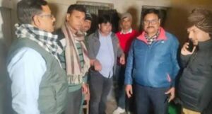 रिश्वत लेते रंगे हाथ धराया राजस्व कर्मचारी, निगरानी की छापेमारी से अंचल कार्यालय में हड़कंप