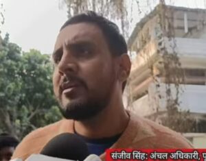 पिछले 20 वर्षों से महिला कॉलेज की दीवार थी टूटी… असामाजिक तत्वों का अड्डा बन गया था कैंपस…हॉस्टल में असुरक्षित महसूस करती थी लड़कियां…जब जिला प्रशासन ने लिया संज्ञान तो अड़ोस-पड़ोस की महिलाओं ने डाला सरकारी काम में बाधा