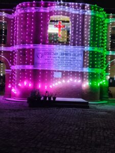 तिरंगे की रोशनी में सजा लखनऊ क्रिश्चियन कॉलेज, गणतंत्र दिवस पर देशभक्ति का भव्य उत्सव