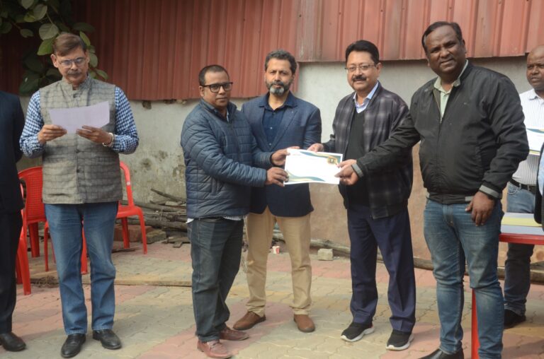 बक्सर के लाल ने बढ़ाया बिहार का मान, वरिष्ठ पत्रकार मनोज कुमार हुए सम्मानित