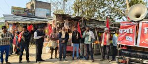 जहरीली शराब पर सियासी खेल: उजियारपुर में पुलिस संरक्षण का आरोप, थानाध्यक्ष बर्खास्तगी की मांग