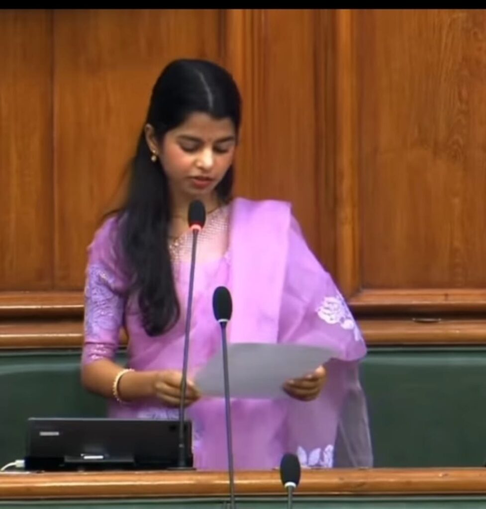 ‘अपनी ही सरकार पर बरसी MLA’, बजट सत्र में अस्पताल की बदहाली पर मैथिली ठाकुर का तीखा सवाल