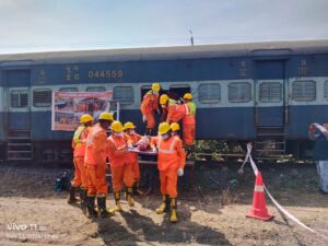 झाझा रेलवे यार्ड में ‘ट्रेन हादसा’ से मचा हड़कंप, सायरन बजते ही रेस्क्यू ऑपरेशन शुरू