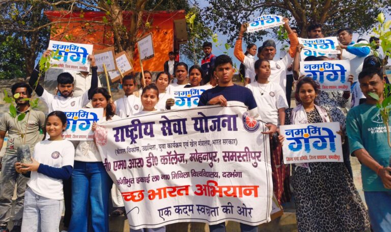 गंगा तट पर स्वच्छता का बिगुल, सैकड़ों युवाओं ने ली नदी बचाने की शपथ