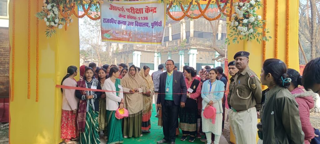 मैट्रिक परिक्षा में रही चाक-चौबंद सुरक्षा..जिले के 60 परीक्षा केंद्रों में चल रही मैट्रिक परीक्षा में 651 परीक्षार्थी अनुपस्थित, 35375 परीक्षार्थियों ने दी परीक्षा…बी0 बी0 एम हाईस्कूल में सबसे अधिक 1111 परीक्षार्थी हुए शामिल…बोले सवाल अच्छे थे