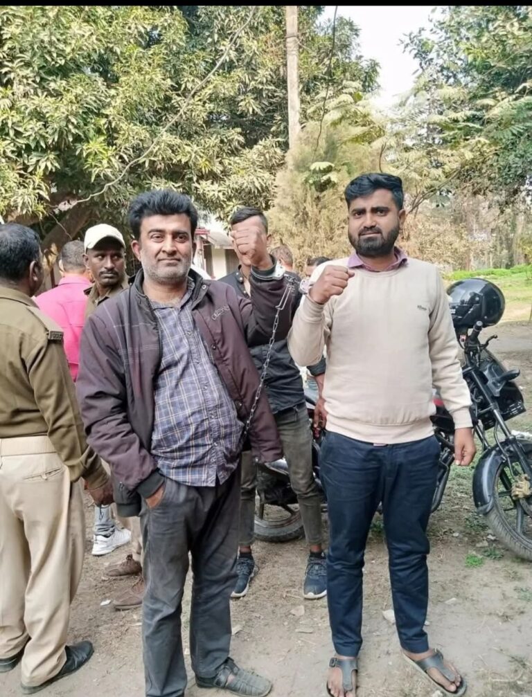 ट्रैफिक महिला पुलिस के वेव  कैम में कैद हुआ आप नेताओं की बदसलूकी का हर शब्द…पढ़ें पूरी खबर