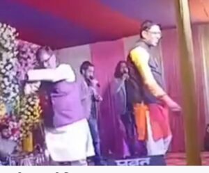 रिसेप्शन में ‘नशे’ का नाच: मंच पर थिरके जनप्रतिनिधि, वायरल वीडियो से मचा बवाल