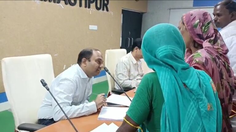 समस्तीपुर में ‘जनता दरबार’ में उमड़ी फरियादियों की भीड़, डीएम ने दिए सख्त निर्देश