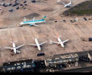 मिडिल ईस्ट जंग का असर: भारत में 444 अंतरराष्ट्रीय उड़ानें रद्द, एयरपोर्ट्स पर हाहाकार