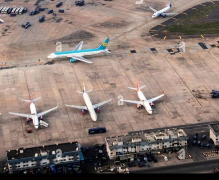 मिडिल ईस्ट जंग का असर: भारत में 444 अंतरराष्ट्रीय उड़ानें रद्द, एयरपोर्ट्स पर हाहाकार