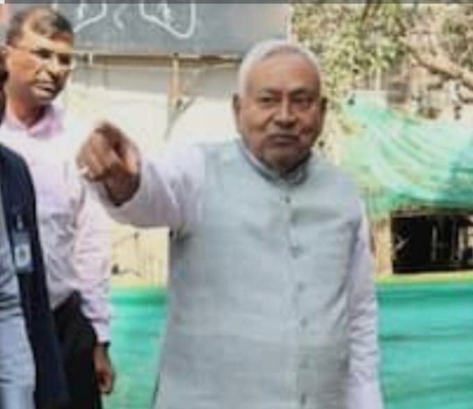 एक्शन मोड में नीतीश कुमार, फ्लाईओवर की धीमी रफ्तार पर अधिकारियों को लगाई फटकार, अब ‘समृद्धि यात्रा’ से विकास का लेंगे जायजा