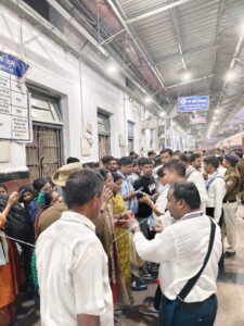 दानापुर स्टेशन पर बड़ी कार्रवाई: सघन टिकट जांच में 500 से अधिक यात्री पकड़े गए, 2.5 लाख का जुर्माना