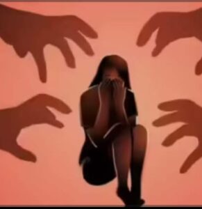 नाबालिग से गैंगरेप के बाद जिंदा कुएं में फेंका, मां की आंखों के सामने तोड़ा दम