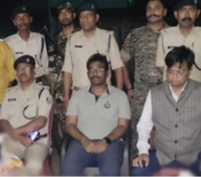 दरभंगा एयरपोर्ट पर यात्री के बैग से गांजा बरामद: पूछताछ में खुला तस्करी का बड़ा नेटवर्क, चार तस्कर गिरफ्तार